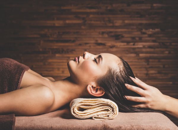 Massage cuir chevelu : 1 543 images, photos de stock, objets 3D et images  vectorielles